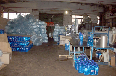 Полицейские Перми изъяли 16 тысяч литров метилового спирта и две тысячи канистр незаконно произведенной стеклоомывающей жидкости